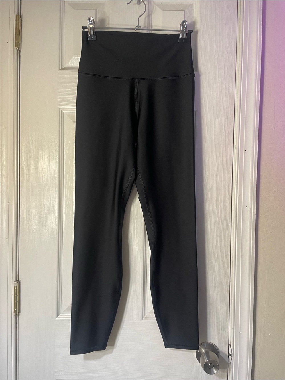 ALO Black Women’s Airlift High-Waist Leggings
